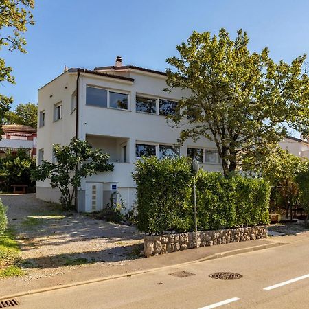 Amazing Apartment In Njivice With Kitchen Exteriör bild