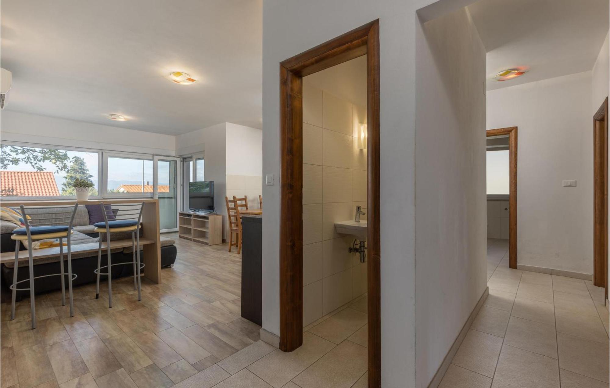 Amazing Apartment In Njivice With Kitchen Exteriör bild
