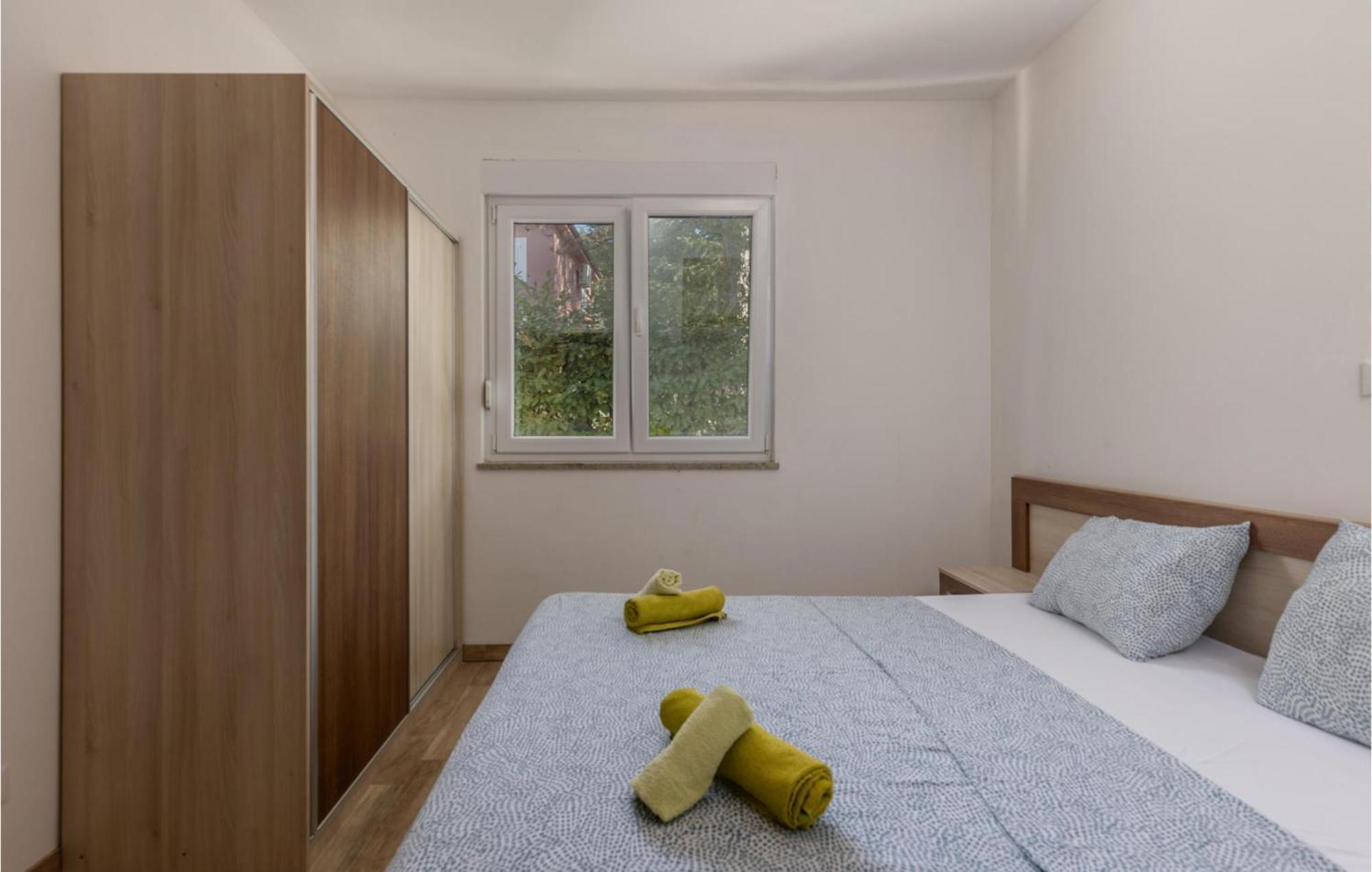 Amazing Apartment In Njivice With Kitchen Exteriör bild