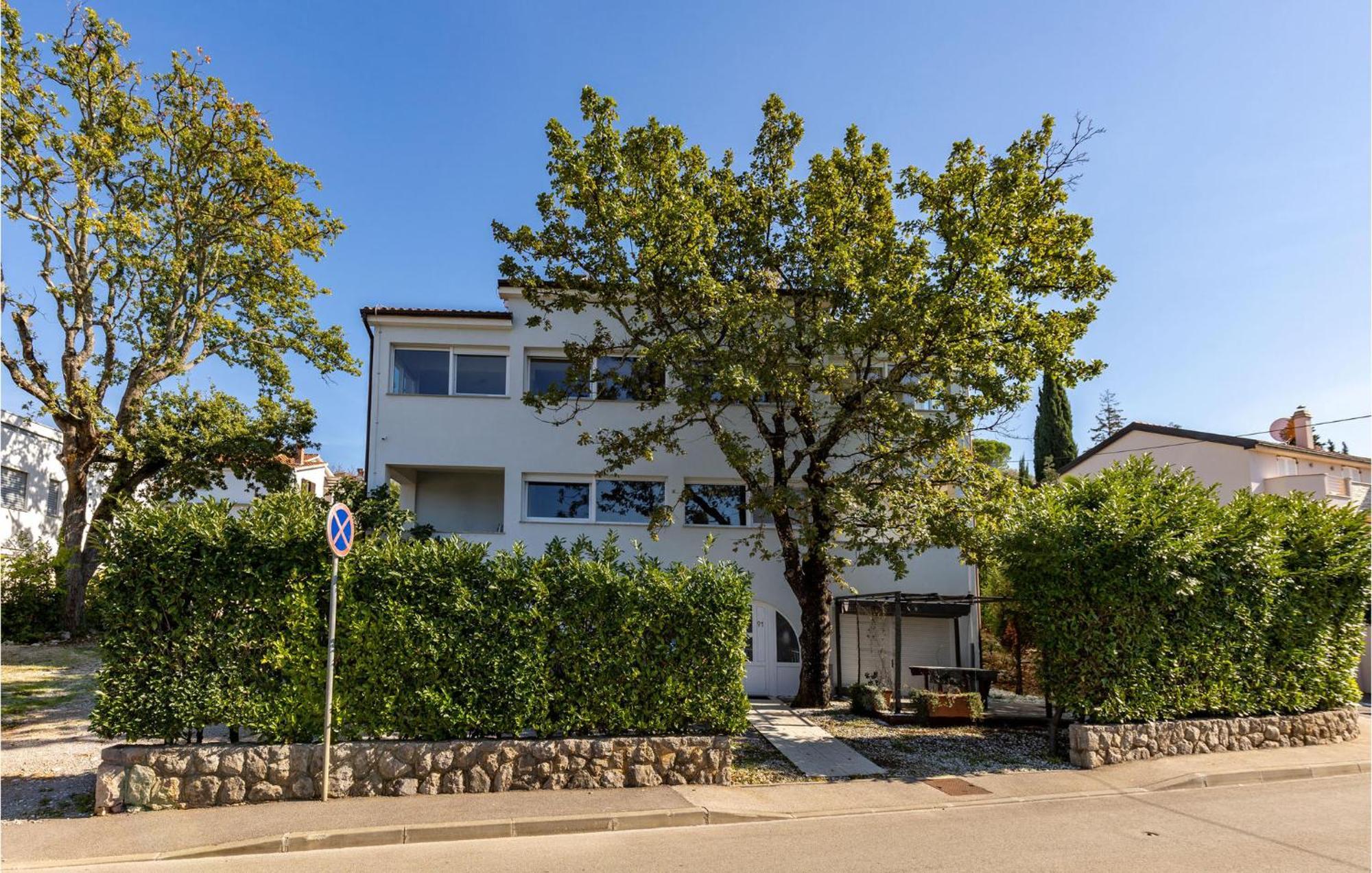 Amazing Apartment In Njivice With Kitchen Exteriör bild