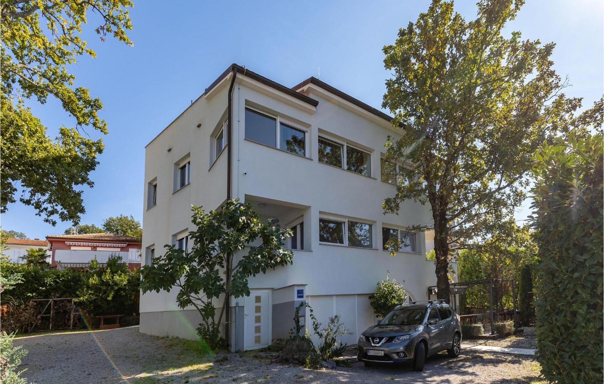 Amazing Apartment In Njivice With Kitchen Exteriör bild