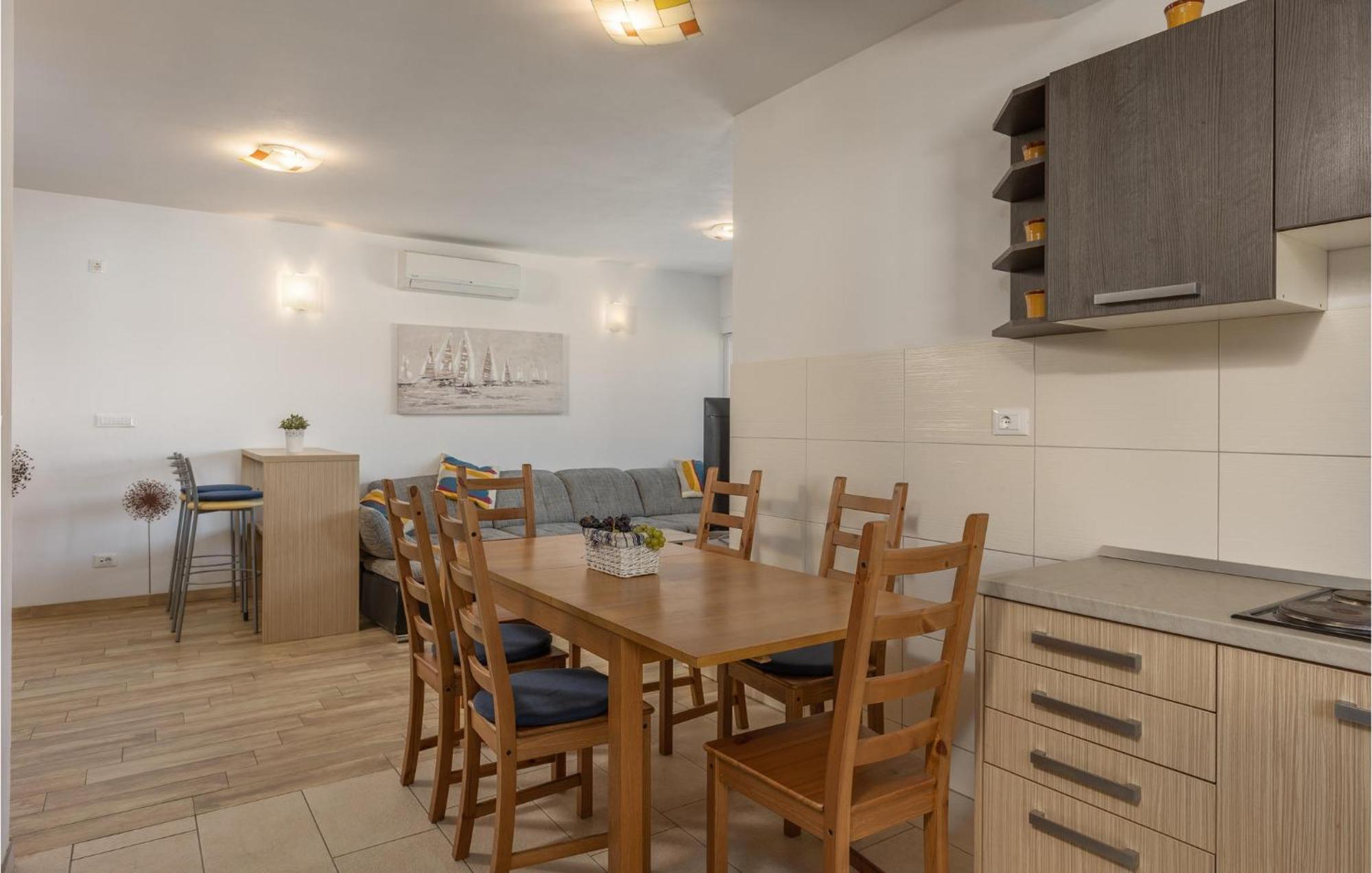 Amazing Apartment In Njivice With Kitchen Exteriör bild