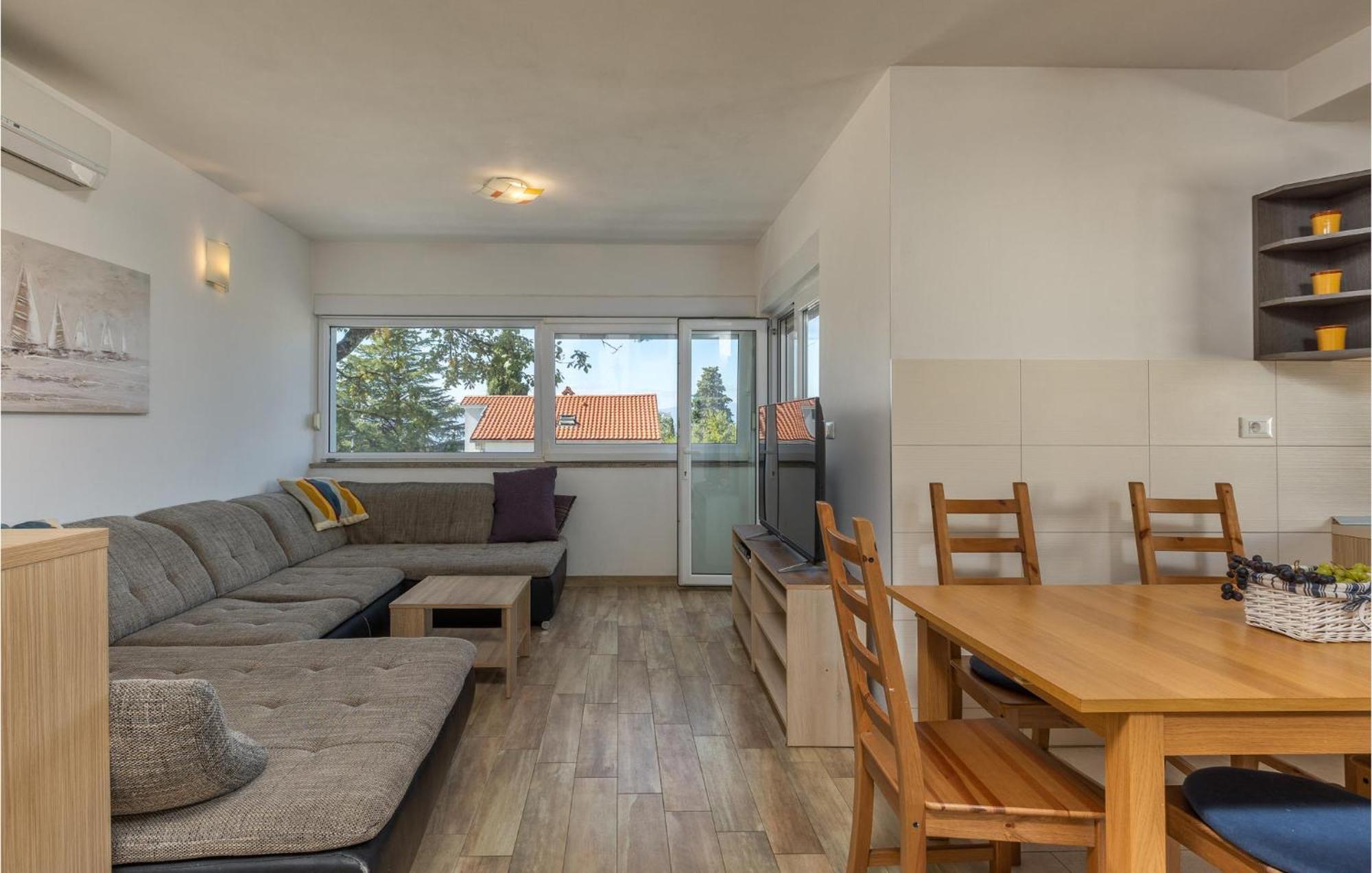 Amazing Apartment In Njivice With Kitchen Exteriör bild